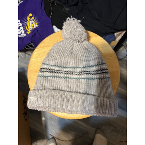 Women's New Era Philadelphia Eagles Beanie Hat One Size Gray - Picture 2 of 5